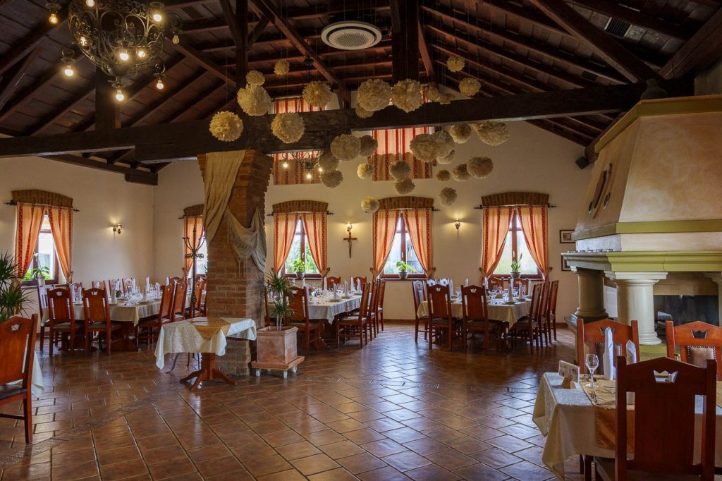 La splendida sala principale del ristorante Terbotz a Železna gora.