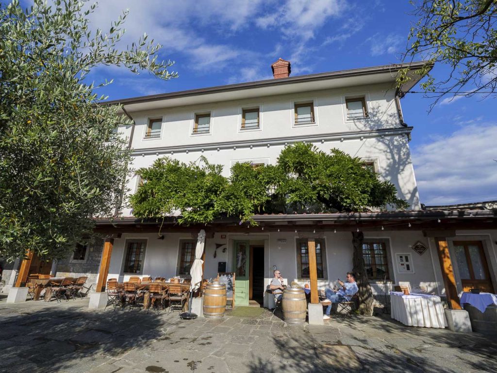 Tra cultura, natura e sport a Nova Gorica, Capitale Europea della Cultura 2025, e dintorni 12 Lo splendido agriturismo Malovščevo nel paese di Vitovlje.