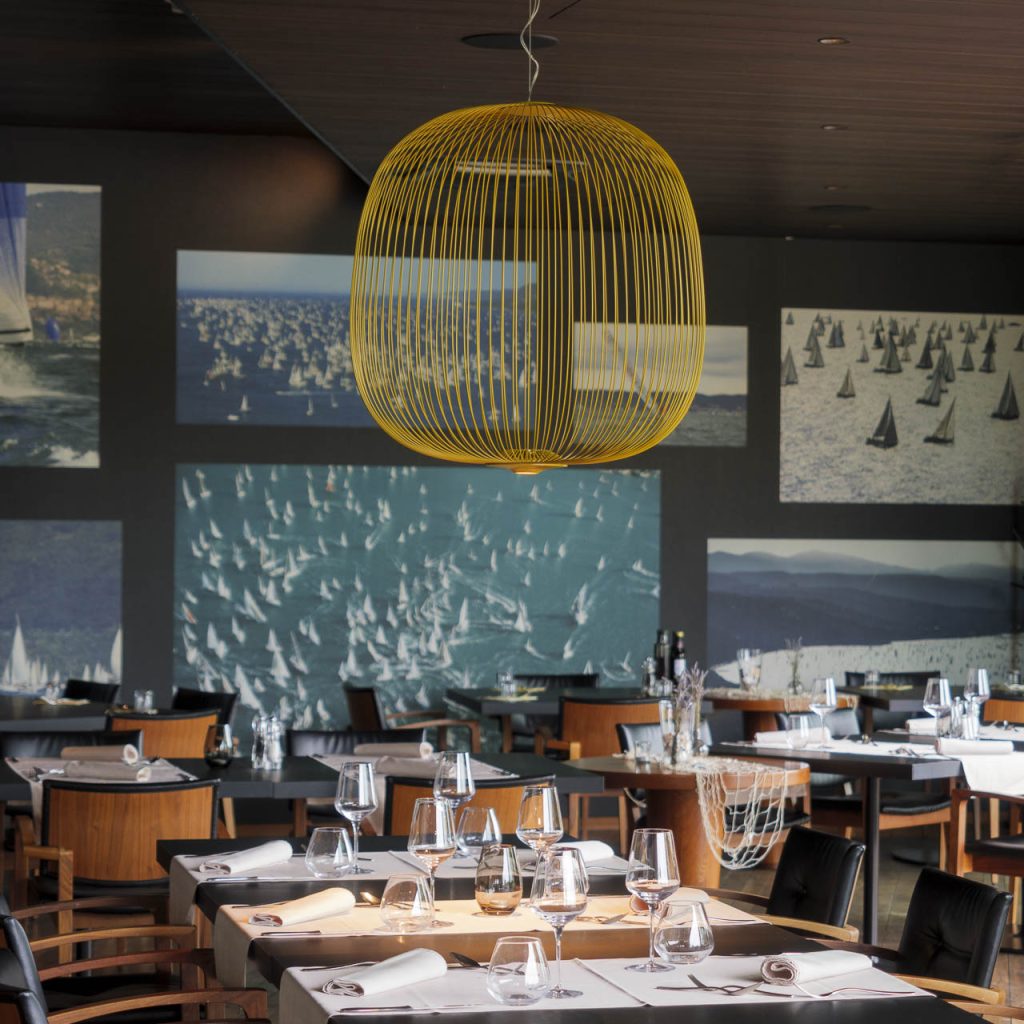 Tra cultura, natura e sport a Nova Gorica, Capitale Europea della Cultura 2025, e dintorni 13 All'interno del NOE Wine Bar & Restaurant a Volčija Draga.