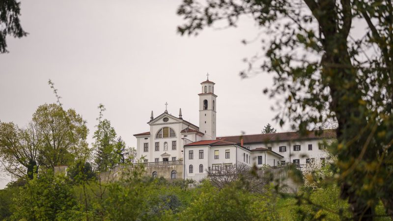 Tra cultura, natura e sport a Nova Gorica, Capitale Europea della Cultura 2025, e dintorni 51 Il Monastero della Kastanjevica di Nova Gorica, visto da Villa Rafut.