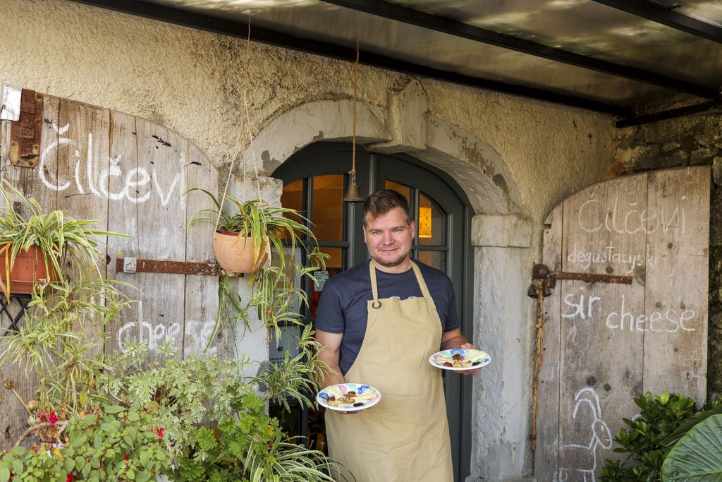 Borut ci accoglie alla Domačija Čilčevi coi loro formaggi e marmellate!