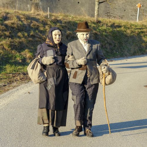 I mendicanti rappresentano la povertà. Pust Kal nad Kanalom