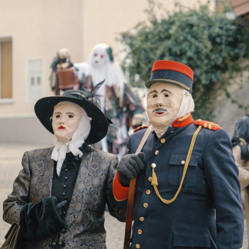 La guardia con la moglie. Carnevale Kal nad Kanalom.