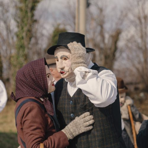 Il contadino e la contadina. Carnevale Kal nad Kanalom.