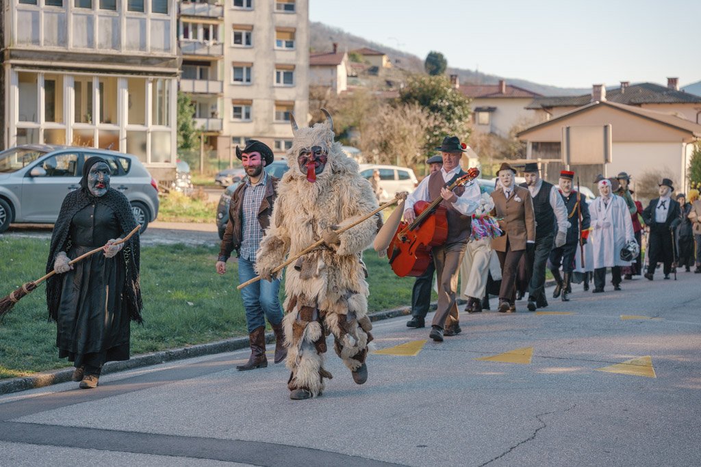 La sfilada del martedì grasso a Kanal ob Soči. Carnevale a Kal nad Kanalom.