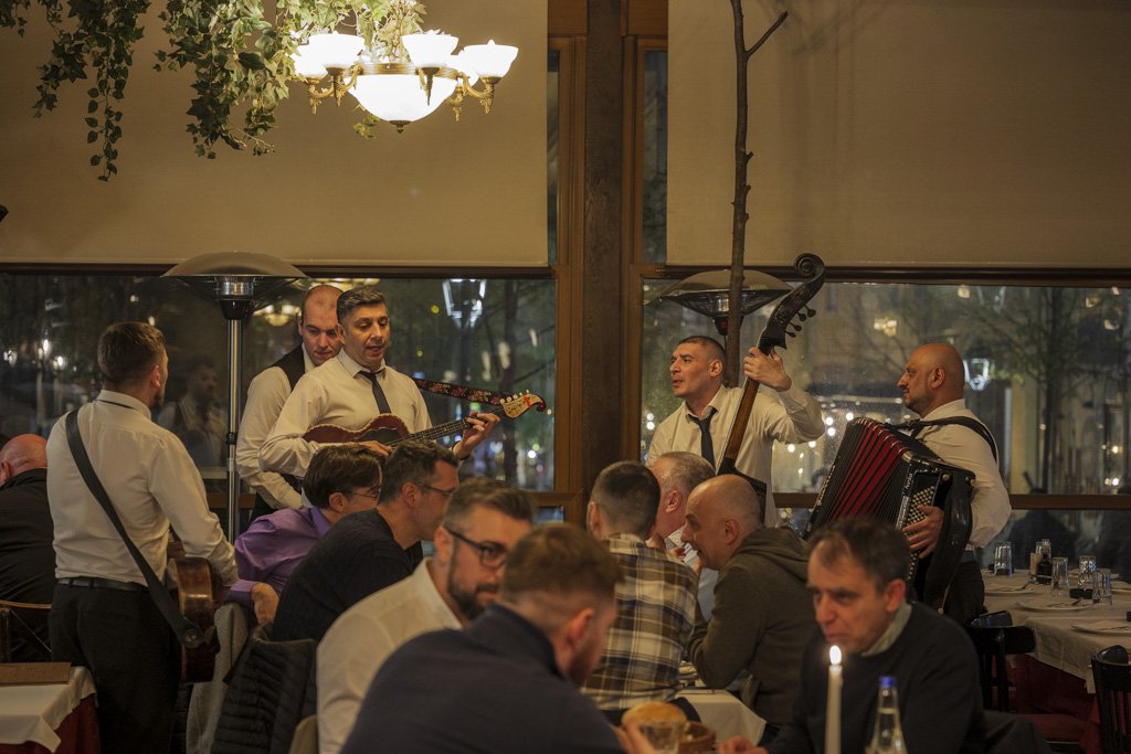 Alla scoperta della Serbia a Belgrado e dintorni 20 Le taverne di Skadarlija sono sempre animale dalla musica zigana.
Alla scoperta della Serbia.