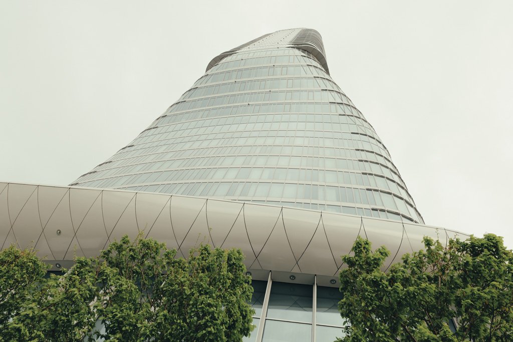 Alla scoperta della Serbia a Belgrado e dintorni 21 La Kula Beograd, moderno grattacielo simbolo del Waterfront di Belgrado.
Alla scoperta della Serbia.