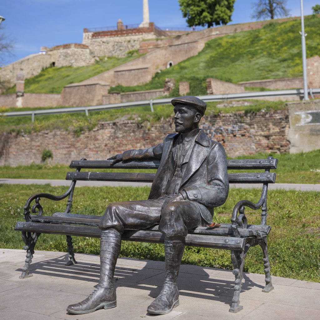 Alla scoperta della Serbia a Belgrado e dintorni 24 La statua di Edvard Rusjan sul lungofiume di Belgrado.