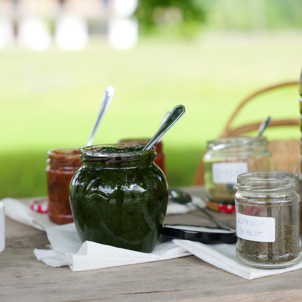 Il Festival della flora alpina di Bohinj 9 Un delizioso antipasto con aglio ursino e altre prelibatezze naturali.