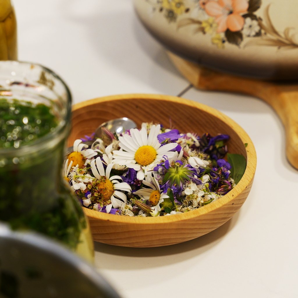 Il Festival della flora alpina di Bohinj 12 Gli splendidi fiori pronti da servire in tavola.