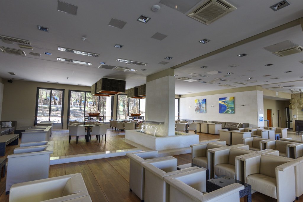 La caffeteria principale del Bretanide Resort.