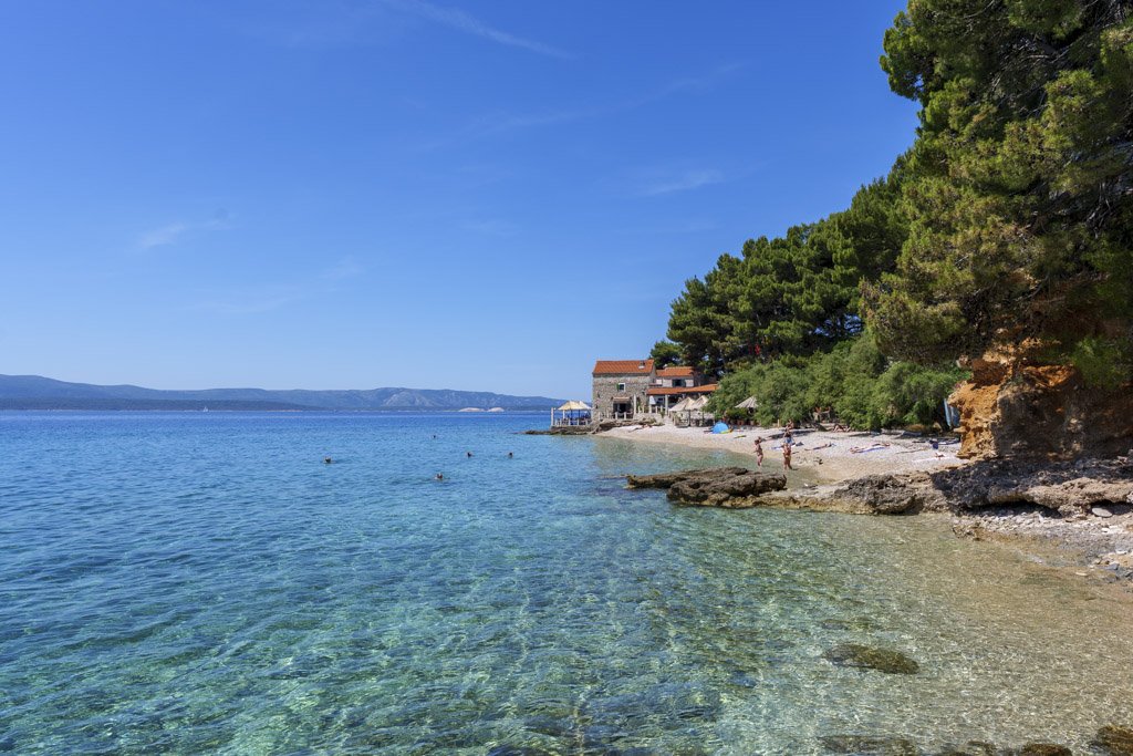Spiagge da cartolina e un mare da favola a Bol, sull'isola di Brač.