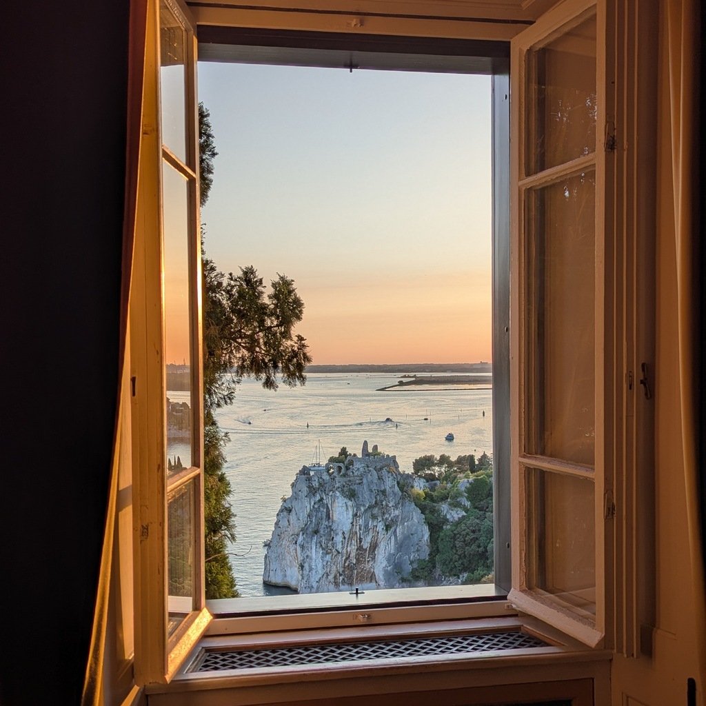Difficile trovare una location più romantica! Mare e Vitovska in morje.