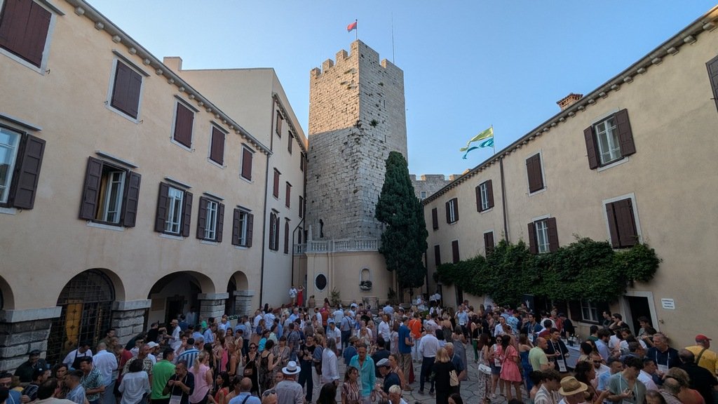 All'interno del Castello di Duino. Mare e Vitovska in morje.