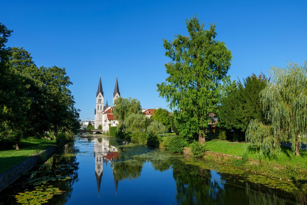 Il fiume Rinža attravera la città di Kočevje.