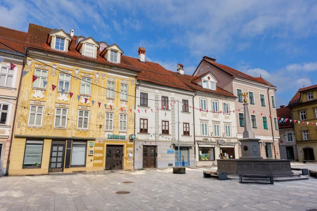 I bei palazzi di Glavni trg a Kranj.