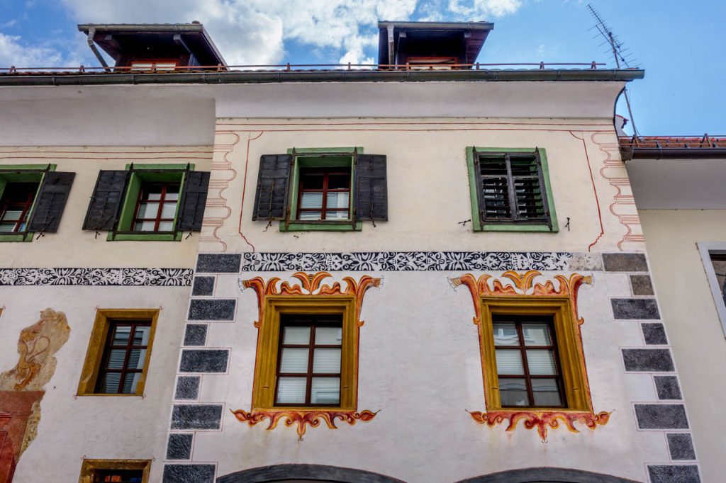 Bei palazzi dipinti per le vie di Kranj.