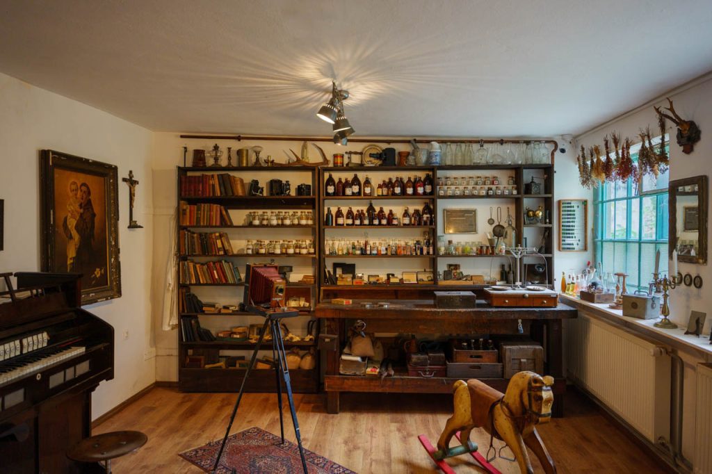 All'interno dell'atelier di Janez Puhar a Kranj.