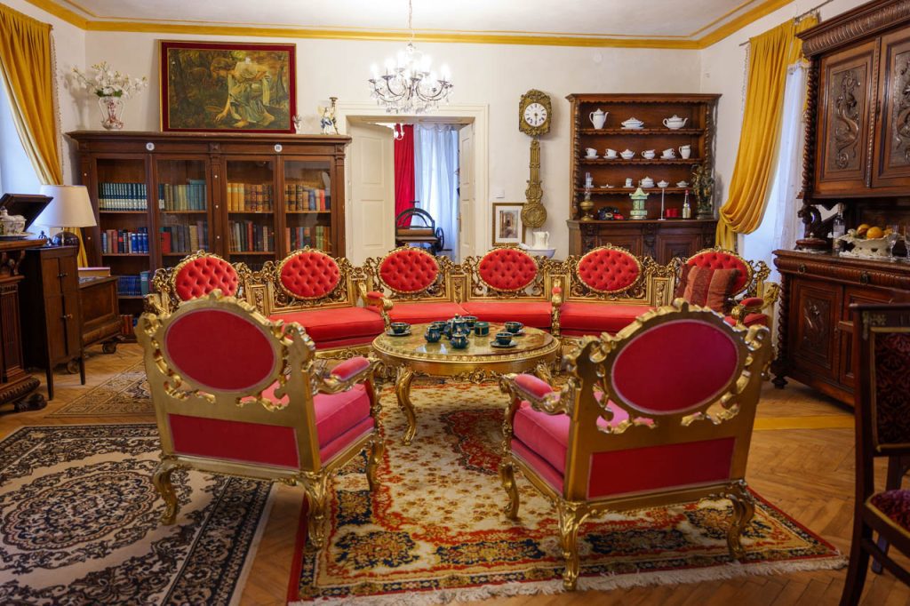I ricchissimi interni del castello di Preddvor.
