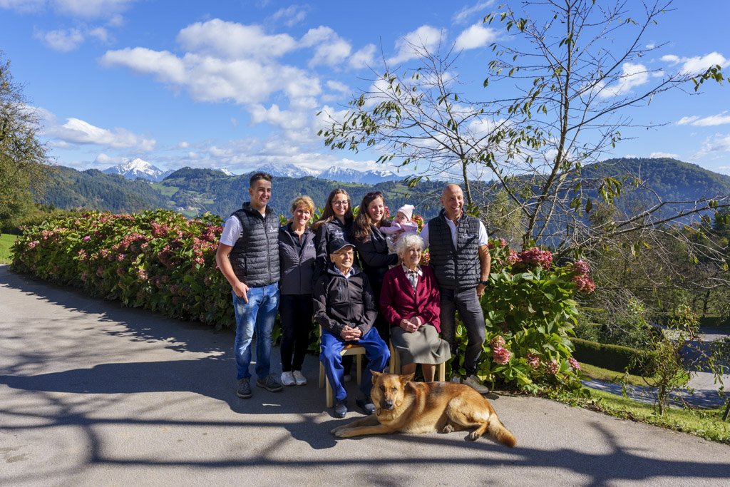 4 generazioni di Bergant nel loro splendido agriturismo Pr'Smolet.
Agriturismi in Slovenia