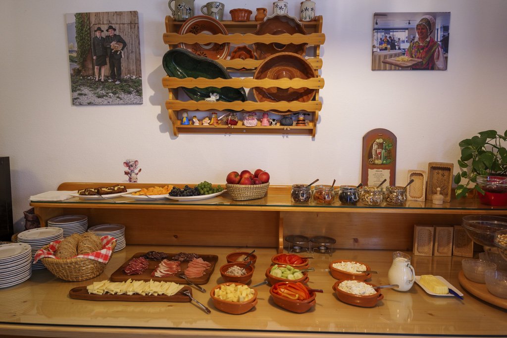 L'abbondante colazione dell'agriturismo Mulej.
Agriturismi in Slovenia.