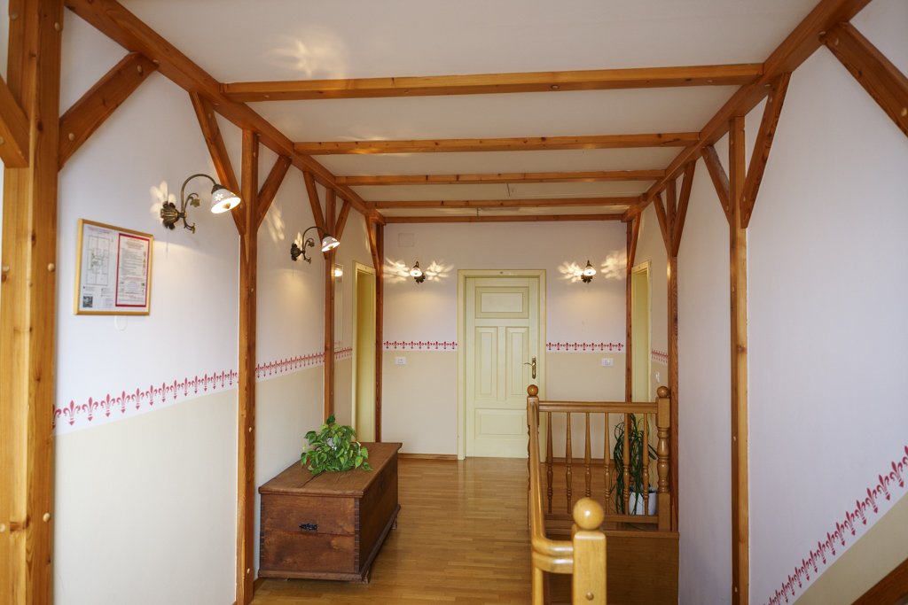 I begli interni dove si trovano le camere degli ospiti.
Agriturismi in Slovenia.