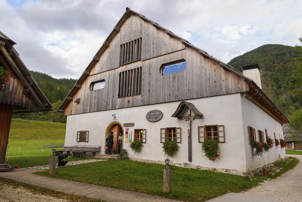 La splendida antica casa che ospita la Šenkova Domačija a Jezersko.
Agriturismi in Slovenia