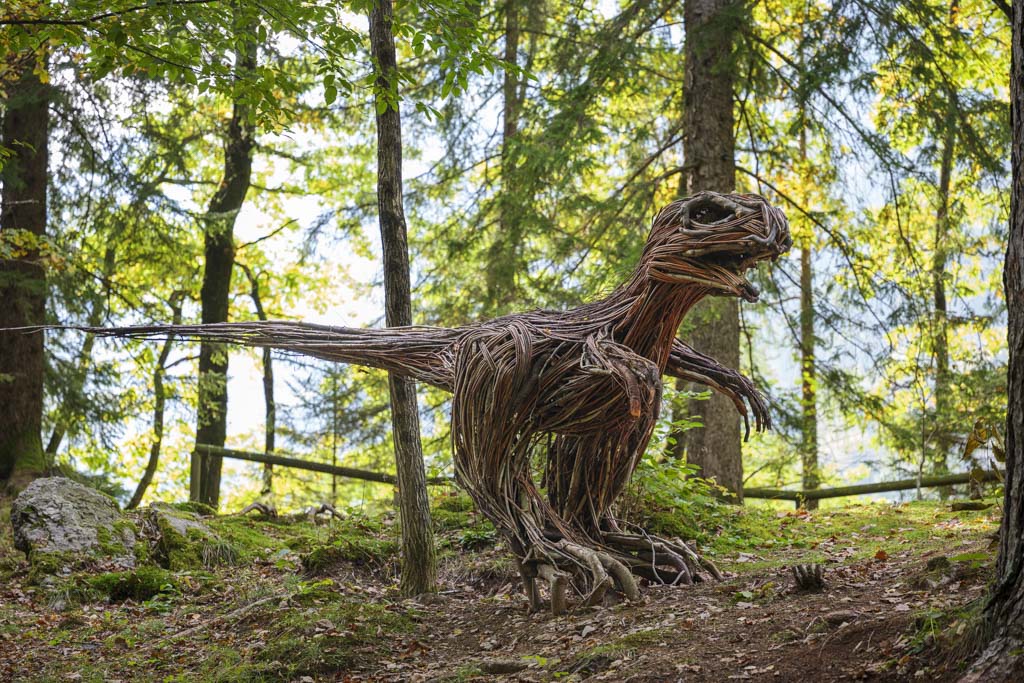 Una delle splendide sculture in legno.