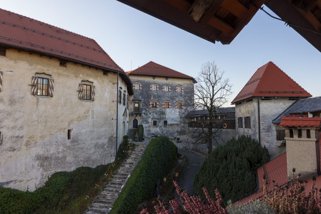 All'interno delle mura del castello di Bled.