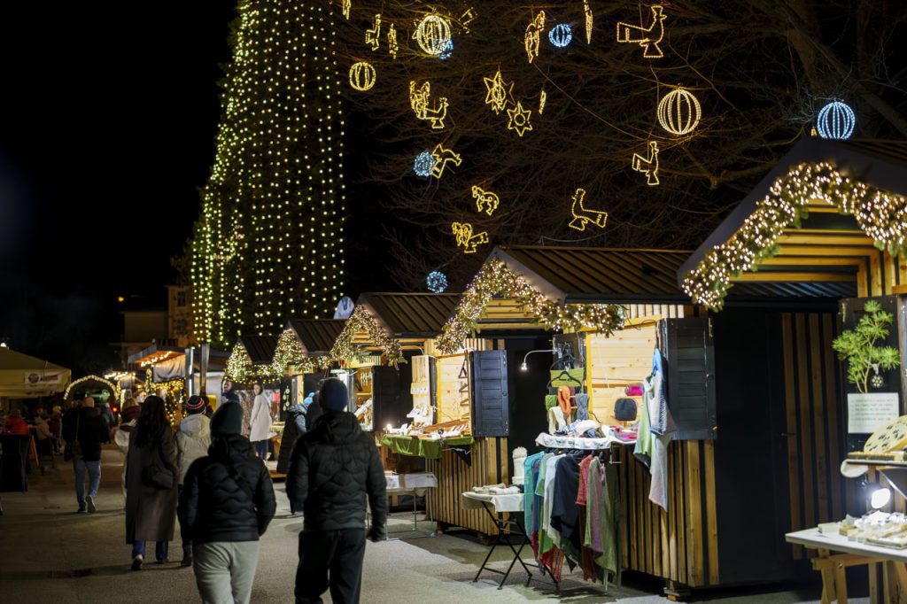 Mercatini dell'artigianato e proposte gastronomiche per Natale a Bled.