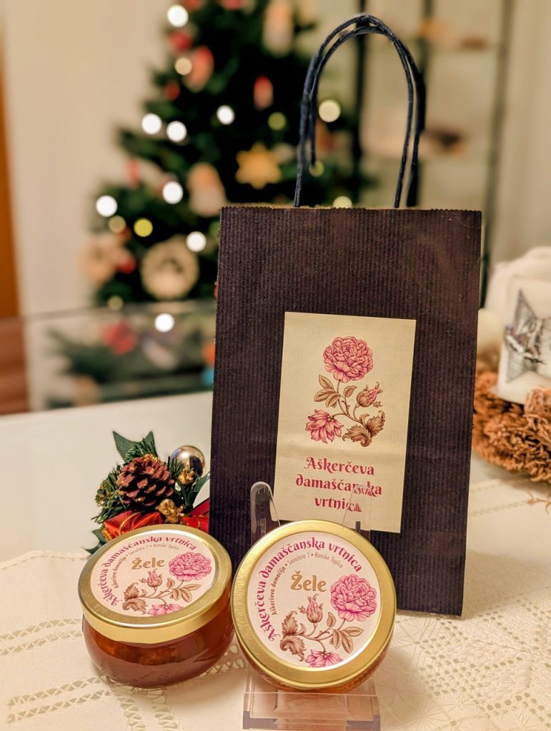 4 idee regalo di Natale originali e transfrontaliere 5 Idea regalo profumata: la gelatina di rose di Aškerčeva domačija.
Idee regalo di Natale