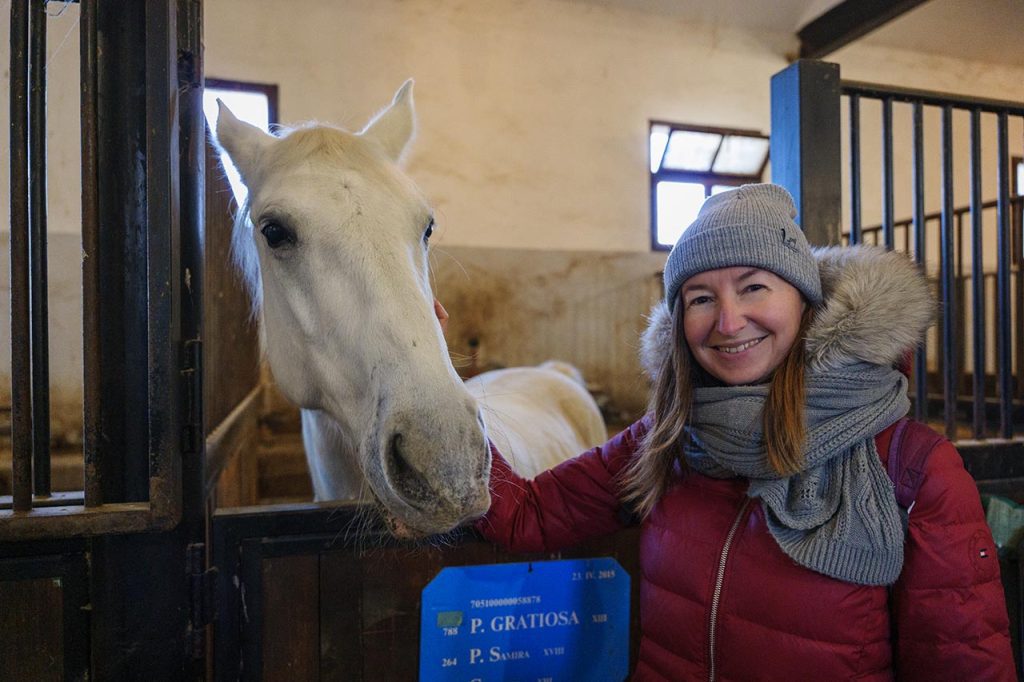 Lipica, nel regno dei cavalli bianchi 7 Assieme a un meraviglioso stallone lipizzano!