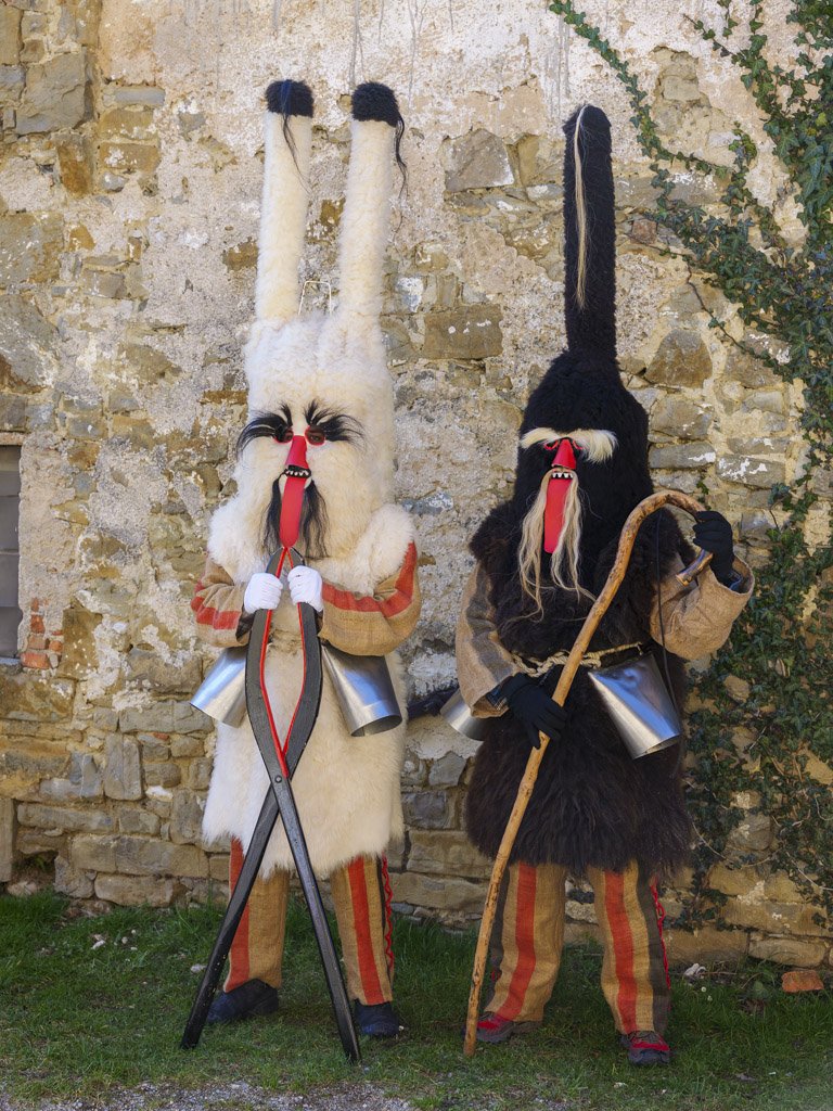 Maschere tradizionali del carnevale sloveno: Vrbišće šjme 4 I due cacciatori delle Vrbišće šjme.