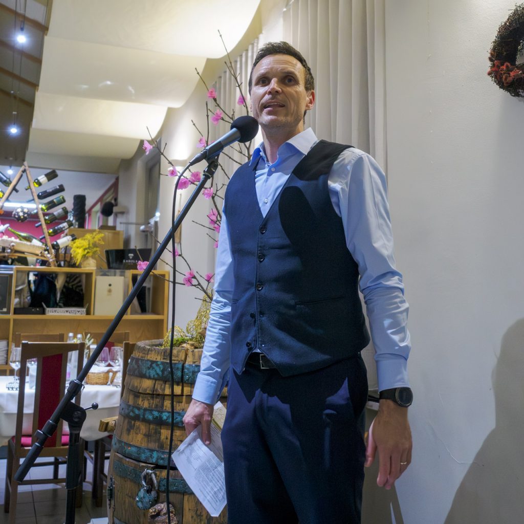 Gregor Kocijančič, sommellier, chef e padrone di casa al ristorante Brič.