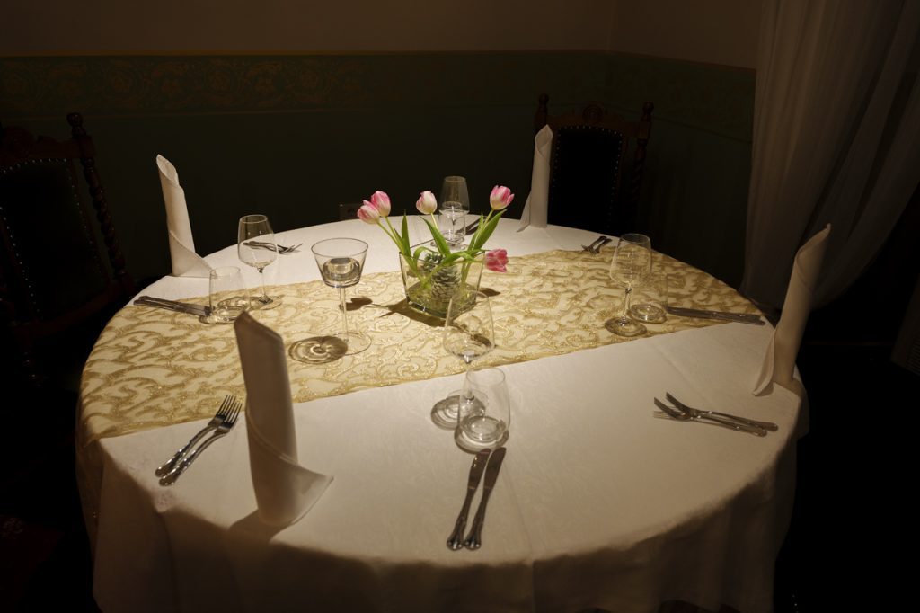 L'elegante mise-en-place del ristorante Grad Kromberk.