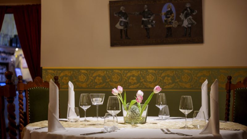 Il nostro tavolo è pronto per l'esperienza culinaria al ristorante Grad Kromberk.