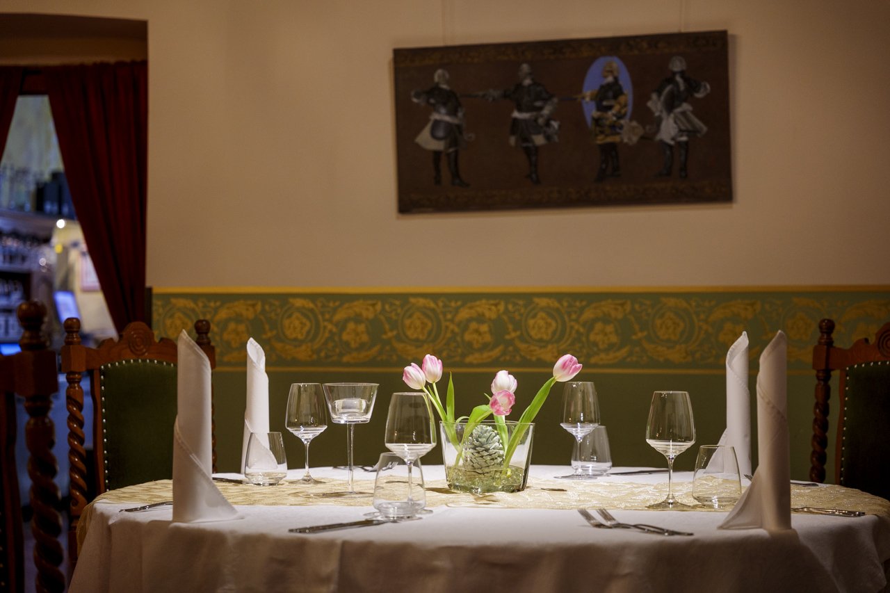 Il nostro tavolo è pronto per l'esperienza culinaria al ristorante Grad Kromberk.