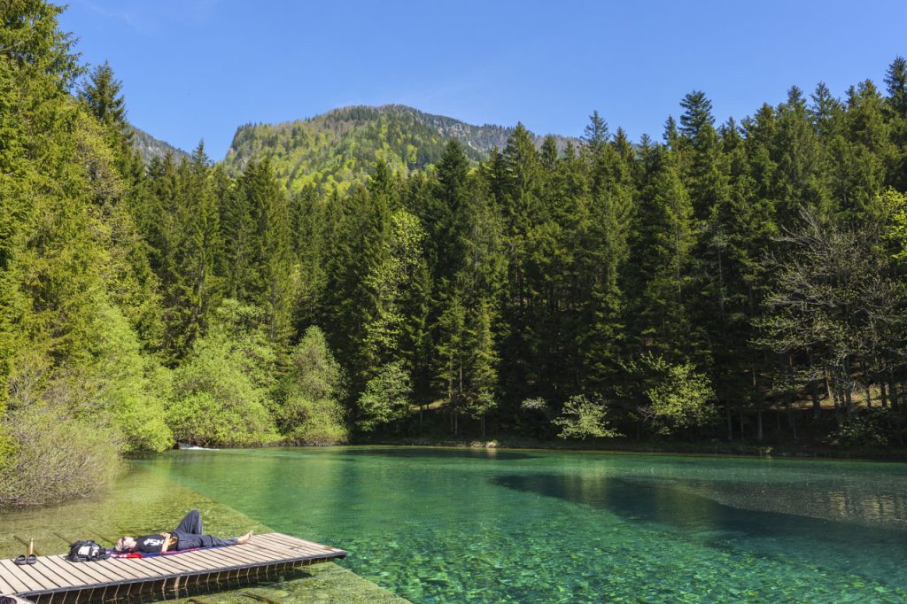 Javorniško Jezero, piccolo lago artificiale dalle acque smeraldine!