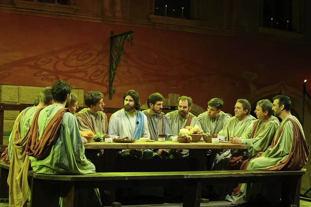 La Passione di Škofja Loka nel 2026: un incredibile viaggio nel tempo in Slovenia 3 L'ultima cena di Gesù con gli apostoli.