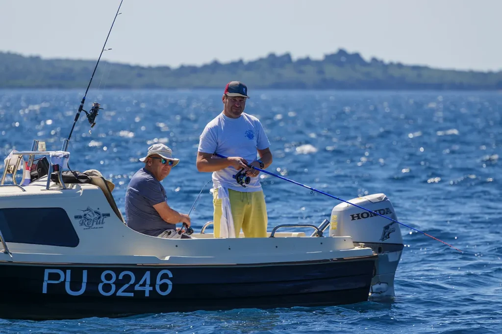 Pescando sulle acque di fronte alle Brioni.
Pesca sportiva, Istria