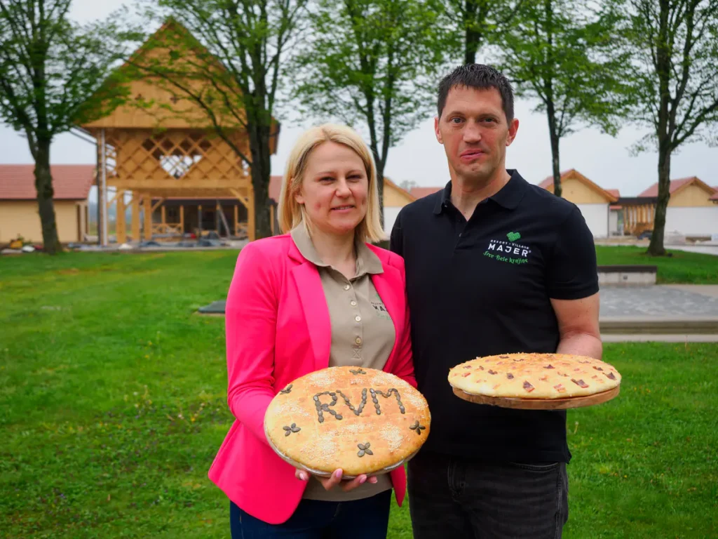 Duško e Polona Hlebec con le loro fantastiche pogače della Bela Krajina.