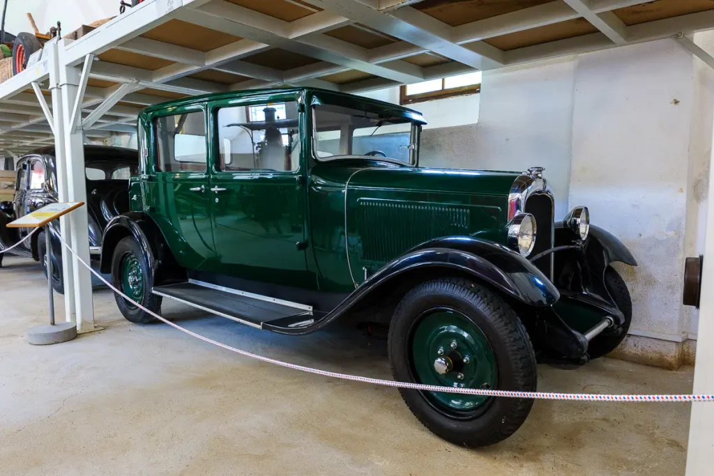 Cosa vedere in Dolenjska: itinerario di 3 giorni tra natura, storia e ospitalità 39 Il piccolo museo delle auto d'epoca a Soteska.