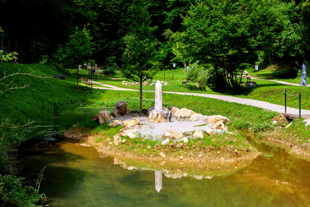 Cosa vedere in Dolenjska: itinerario di 3 giorni tra natura, storia e ospitalità 18 Kristalna dolina, la valle dei cristalli a Šmarješke Toplice.