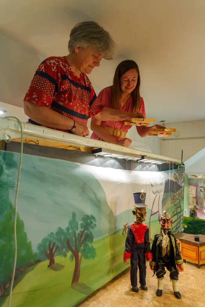 Slovenia insolita: Zasavje, le città minerarie di Trbovlje e Hrastnik e una cena fuori dagli schemi 20 Proviamo a muovere le marionette!