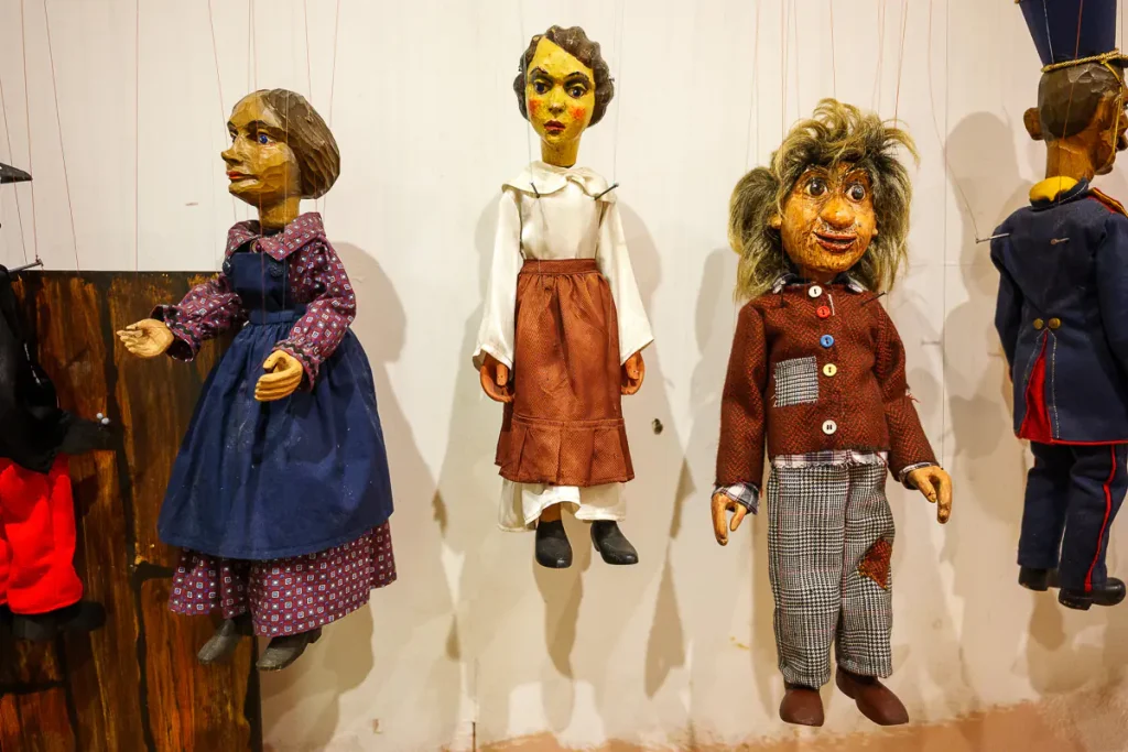 Slovenia insolita: Zasavje, le città minerarie di Trbovlje e Hrastnik e una cena fuori dagli schemi 19 Marionette rigorosamente fatte a mano al museo di Hrastnik.