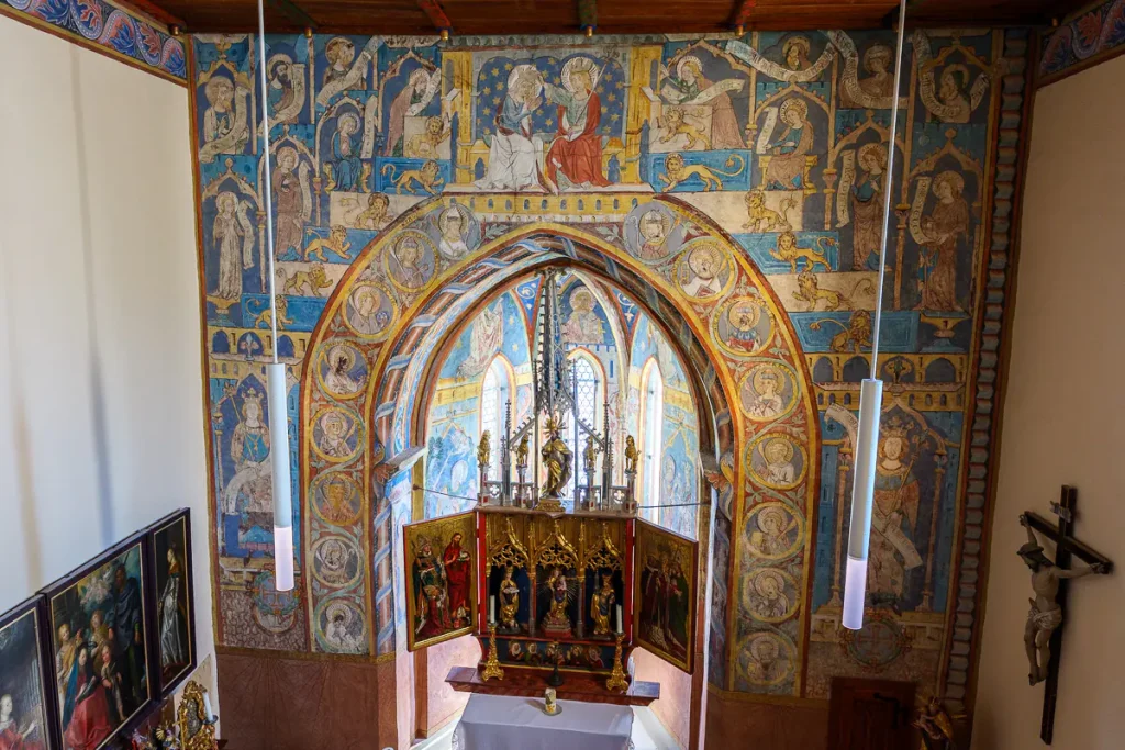 Cosa vedere a Werfen e dintorni: itinerario di 2 giorni nel Salisburghese 5 La bellissima cappella affrescata del Burg Mauterndorf.