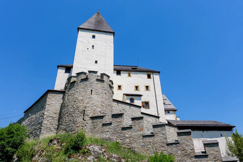 Cosa vedere a Werfen e dintorni: itinerario di 2 giorni nel Salisburghese 4 Burg Mauterndorf in tutta la sua bellezza!