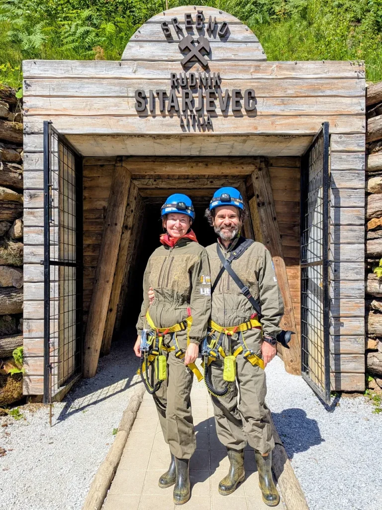 Litija e GEOSS, il cuore geografico della Slovenia: esperienze uniche nelle viscere della terra e tra le fronde degli alberi 4 Pronti per esplorare la miniera Sitarjevec di Litija!