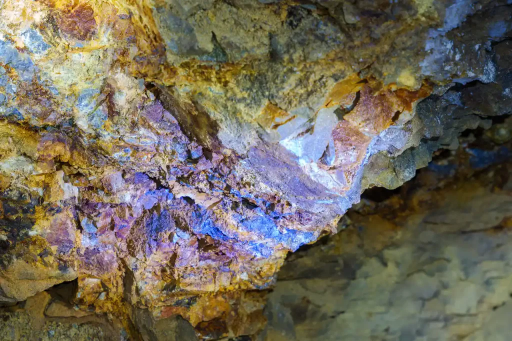Litija e GEOSS, il cuore geografico della Slovenia: esperienze uniche nelle viscere della terra e tra le fronde degli alberi 6 Le incredibili conformazioni rocciose minerarie della miniera di Litija.
