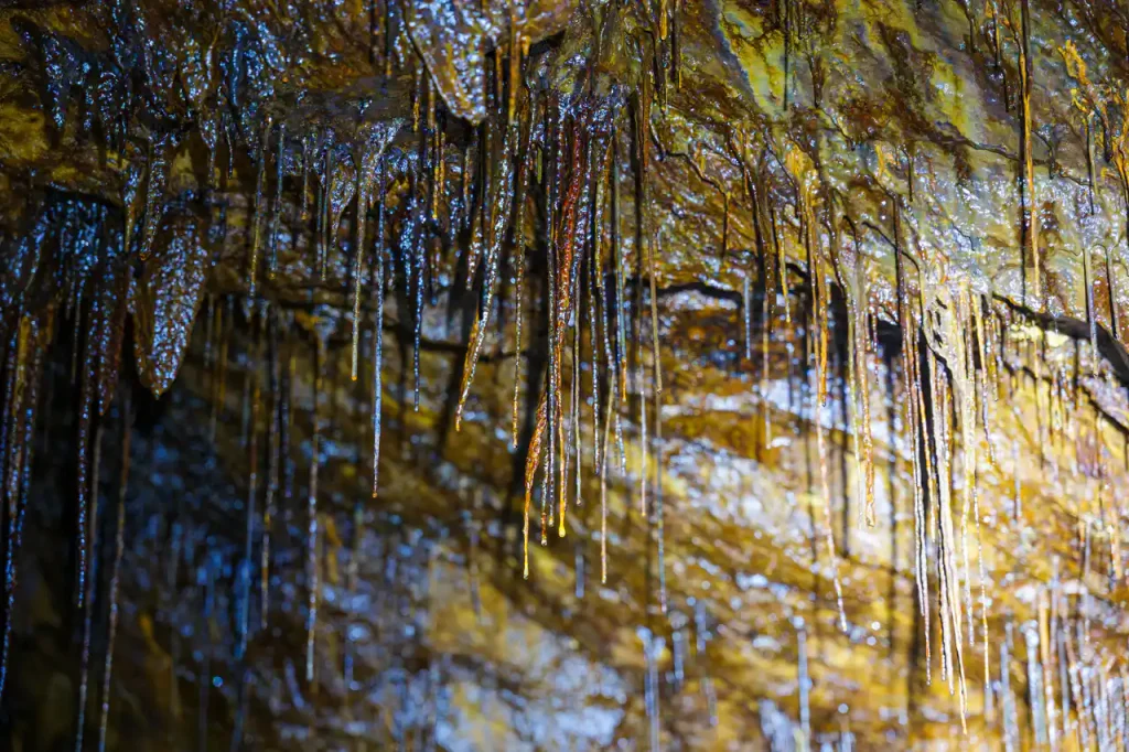 Litija e GEOSS, il cuore geografico della Slovenia: esperienze uniche nelle viscere della terra e tra le fronde degli alberi 8 I famosi "spaghetti" di limonite della miniera Sitarjevec a Litija.